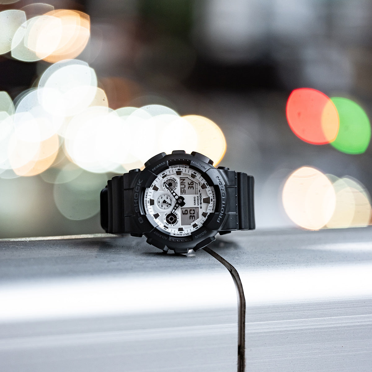 CASIO G-SHOCK Mod. OVERSIZE - BLACK AND BRILLIANT WHITE SERIE-3